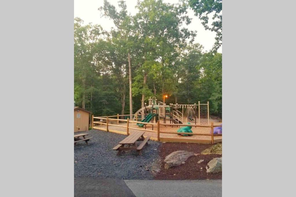 Entire 3 Bedroom Adventure Chalet, Near The Best Of The Poconos East Stroudsburg Exterior foto