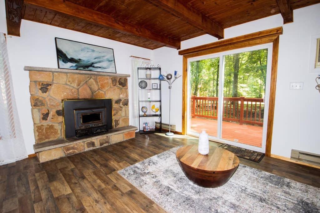 Entire 3 Bedroom Adventure Chalet, Near The Best Of The Poconos East Stroudsburg Exterior foto
